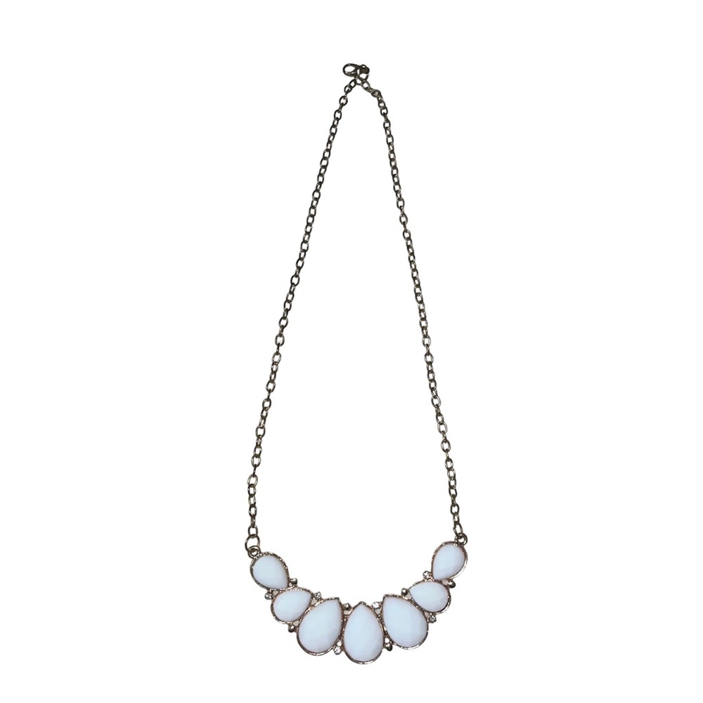 White & Gold Teardrops Necklace